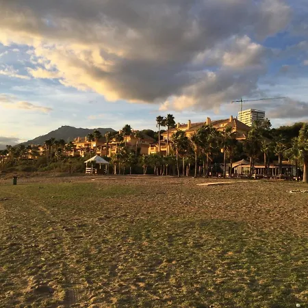 Superb Front Line Location With Heated Pool דירה *