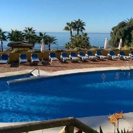Superb Front Line Location With Heated Pool 아파트 마르베야