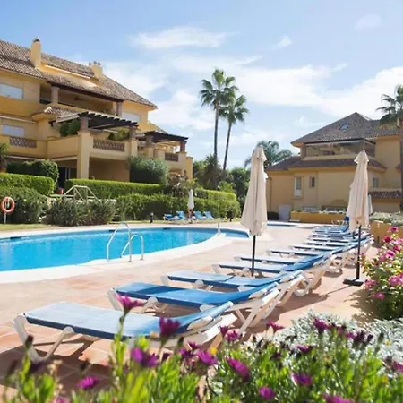 아파트 Superb Front Line Location With Heated Pool 마르베야