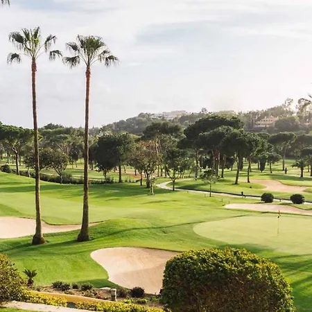 Superb Front Line Location With Heated Pool דירה