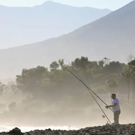 דירה Superb Front Line Location With Heated Pool *