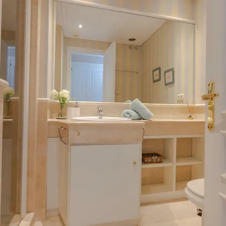 아파트 Superb Front Line Location With Heated Pool