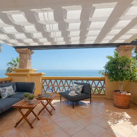 Superb Front Line Location With Heated Pool Apartment