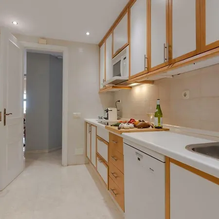 아파트 Superb Front Line Location With Heated Pool 마르베야