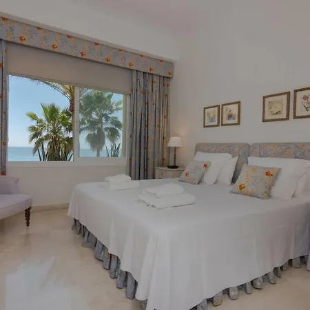 Apartment Superb Front Line Location With Heated Pool *