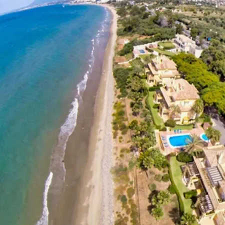 Superb Front Line Location With Heated Pool Appartement *