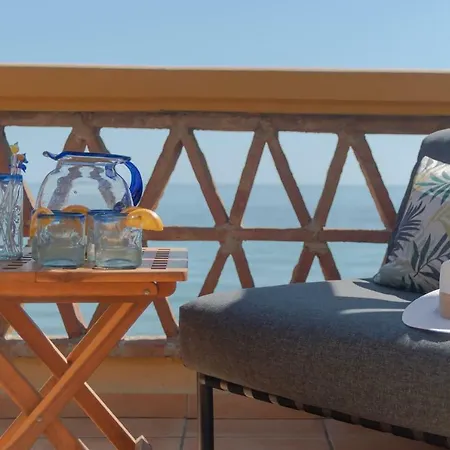 Superb Front Line Location With Heated Pool شقة