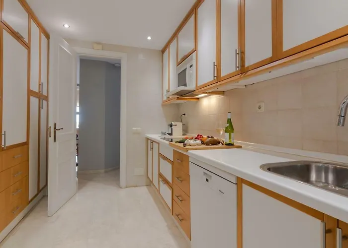 Apartment Superb Front Line Location With Heated Pool Marbella