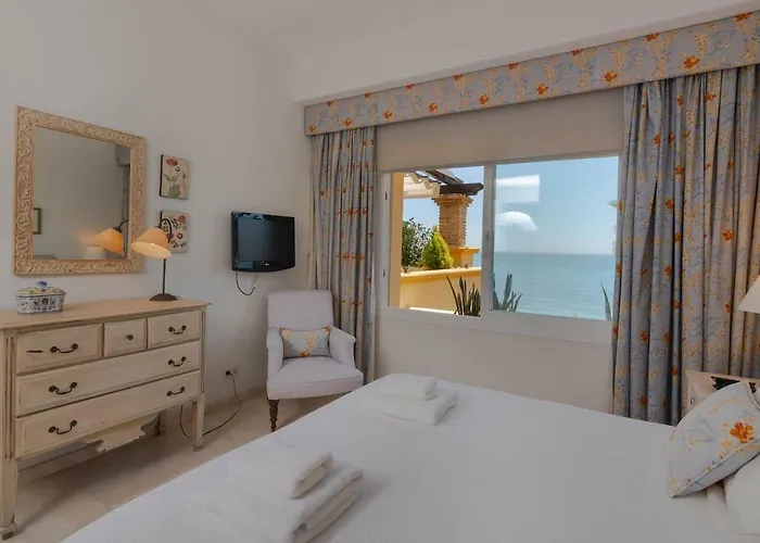 Superb Front Line Location With Heated Pool Apartment