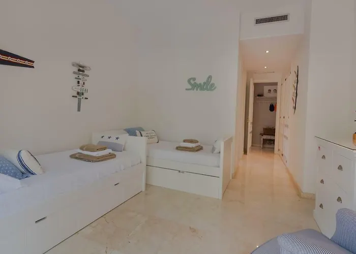 Apartment Superb Front Line Location With Heated Pool Marbella
