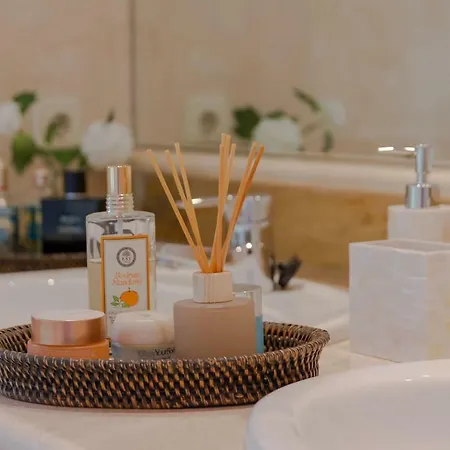 Superb Front Line Location With Heated Pool Apartman