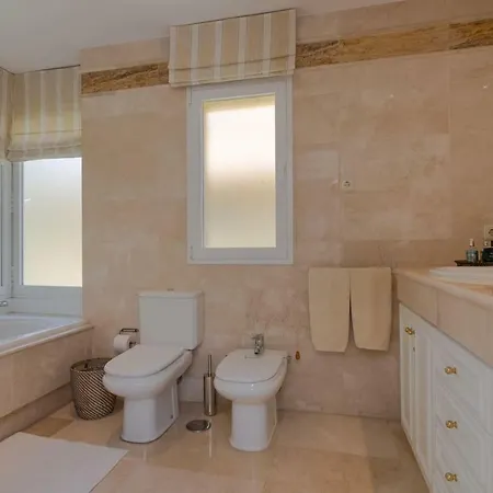 Superb Front Line Location With Heated Pool Apartman Marbella