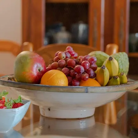 Superb Front Line Location With Heated Pool Lejlighed Marbella