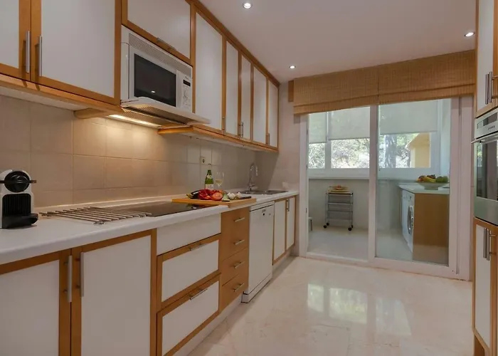 Apartament Superb Front Line Location With Heated Pool Marbella