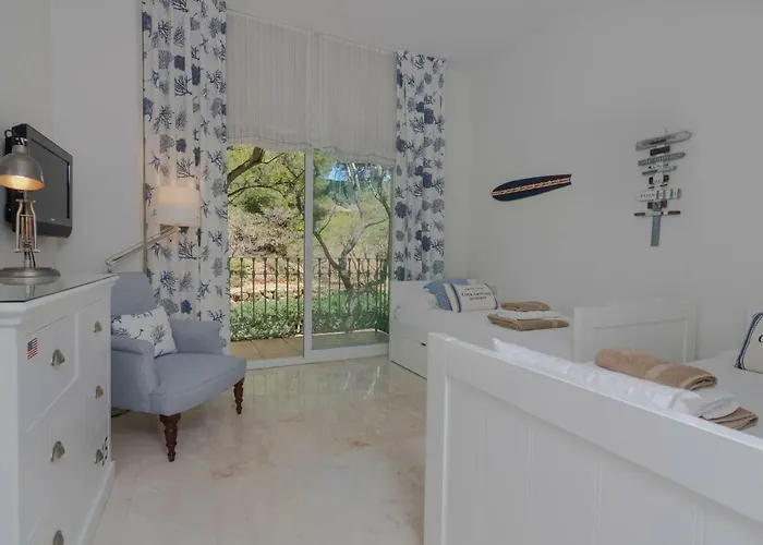Superb Front Line Location With Heated Pool Apartament Marbella